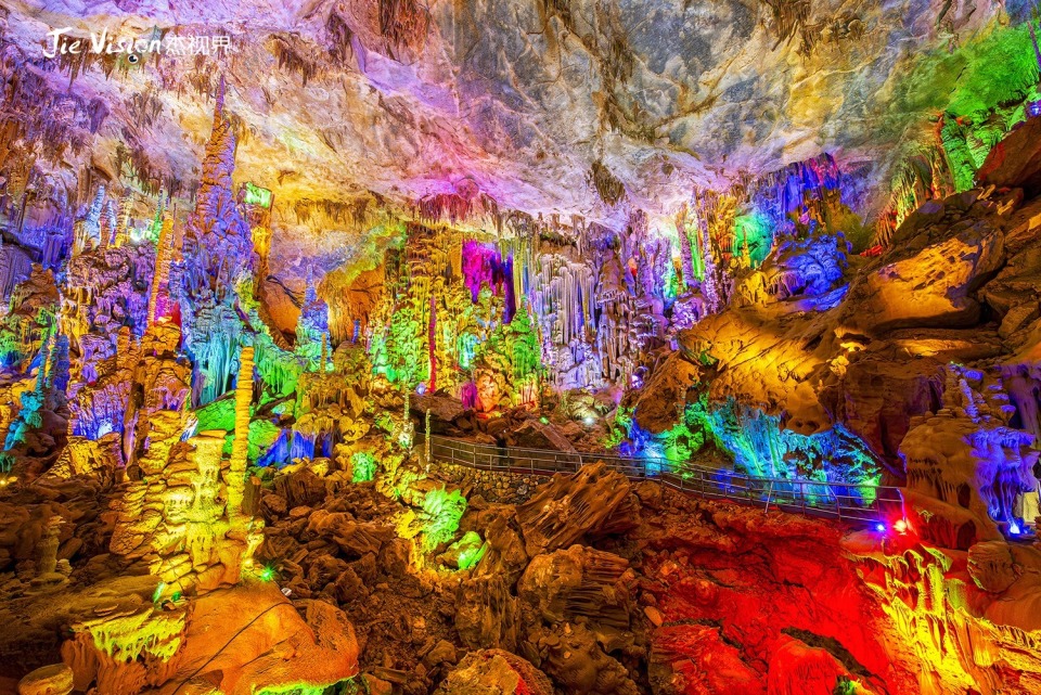 全球最"色"的景观 被《中国国家地理》誉为最美溶洞 巴马水晶宫