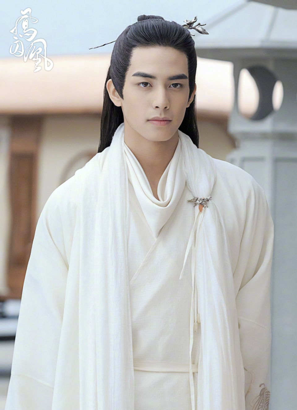 宋威龙的古装扮相一出,就被观众吐槽长得太现代,演古装剧充满了违和感