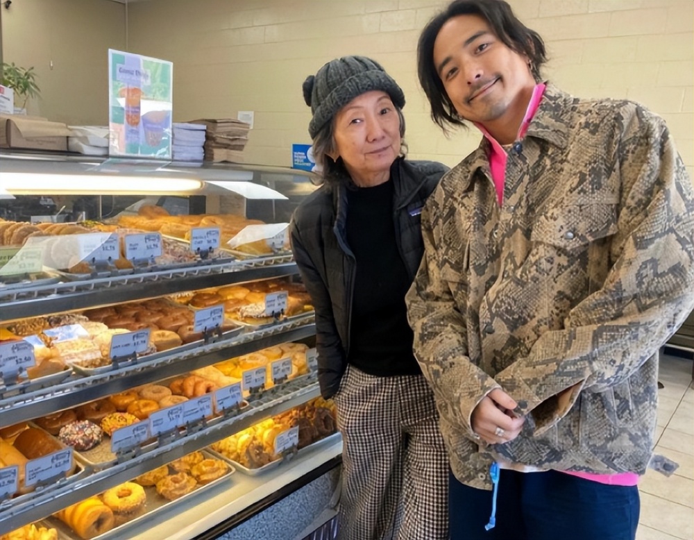 72岁吴正元气质出众,曾捧红前夫却遭背叛_腾讯新闻