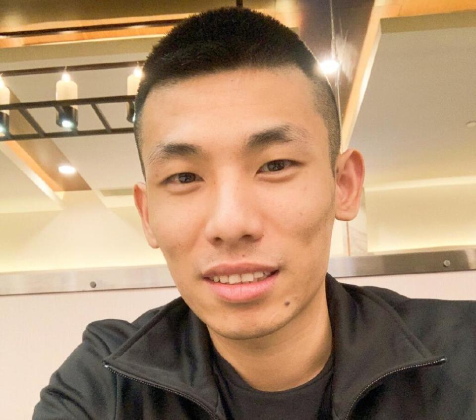 旭旭宝宝再次被平台针对,违规行为导致直播间被封,大骂平台太双标