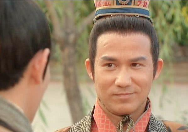 65岁港星李子雄夫妇赶大集,李子雄硬朗无比,小23岁妻子雅琦素颜美呆了