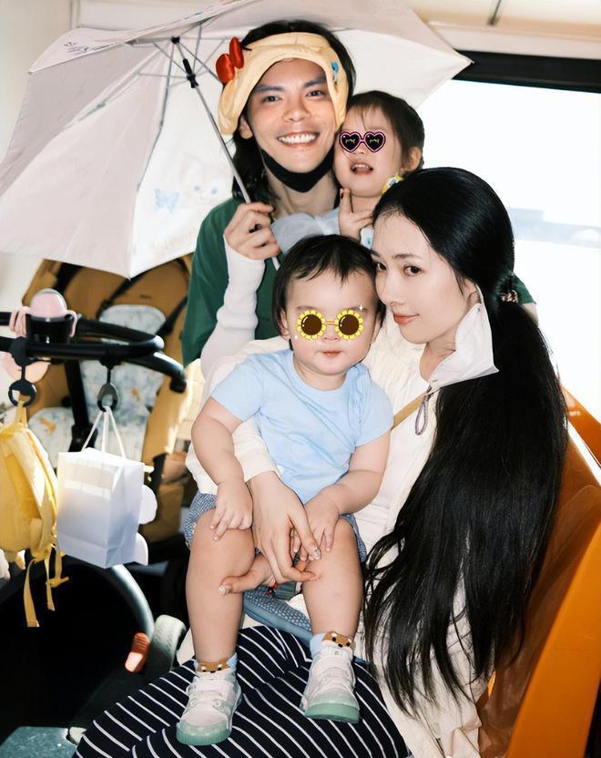 向佐用婴儿车推老婆孩子,甜喊郭碧婷"大女儿",一家四口超幸福