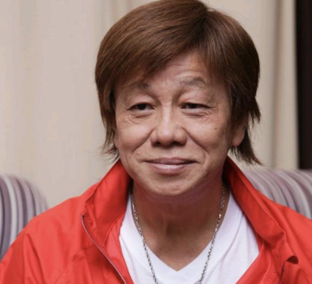 梁小龙罕见亮相显清瘦,76岁仍在出演电影,笑称因为穷有戏就接