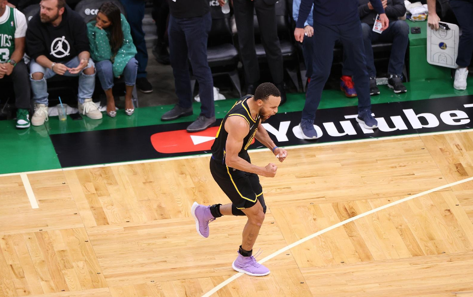 勇士大胜猛龙tjd开心库里瘫坐凳子科尔开心战绩迫近前八