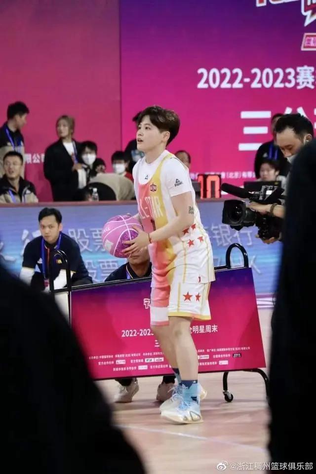 收获了"路人王"单挑赛9站冠军及全网近千万粉丝的顶流草根球员黄宇军