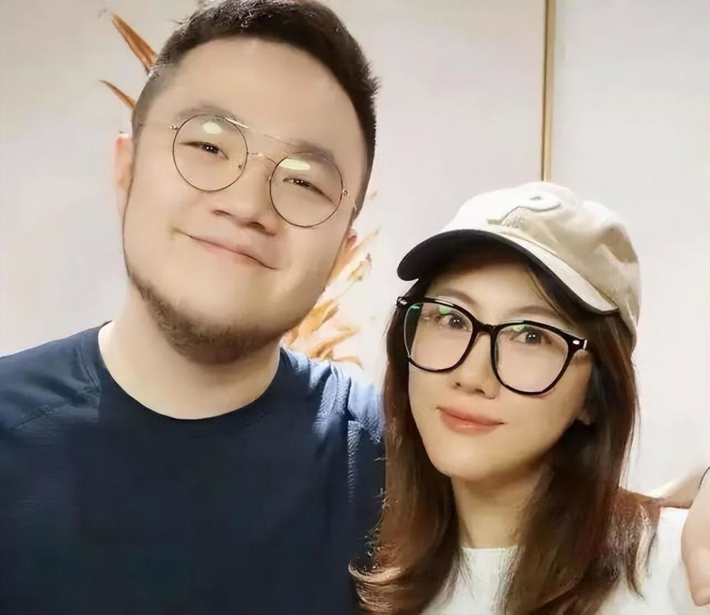 英达:"收回"巴图姓氏独宠英如镝,26年后,被长子上了一课_腾讯新闻