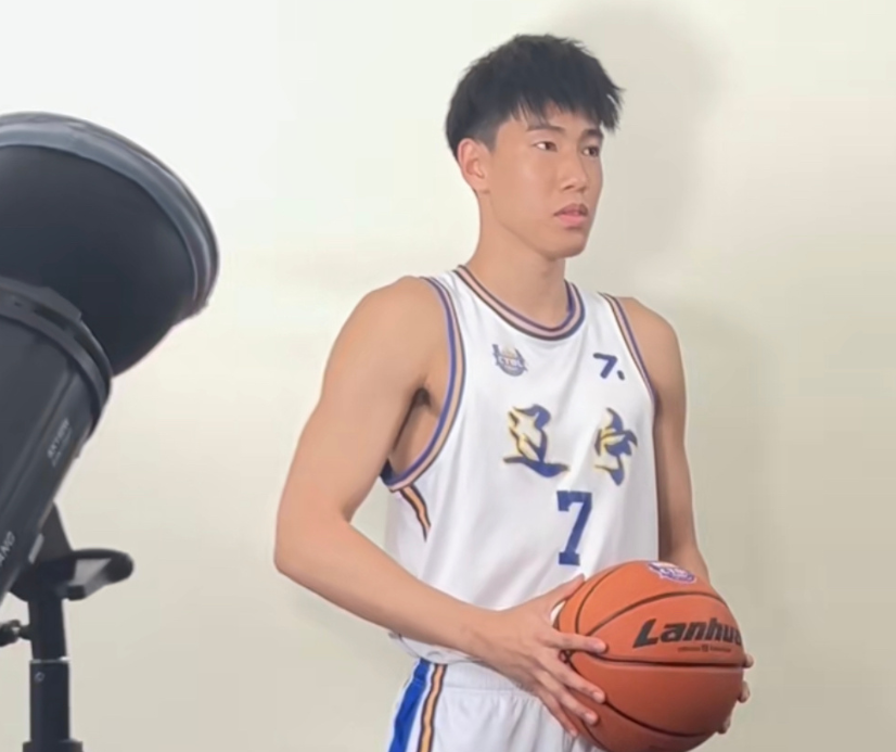 辽宁又出优质后卫,广厦续约许钟豪,广东清洗四人-腾讯新闻