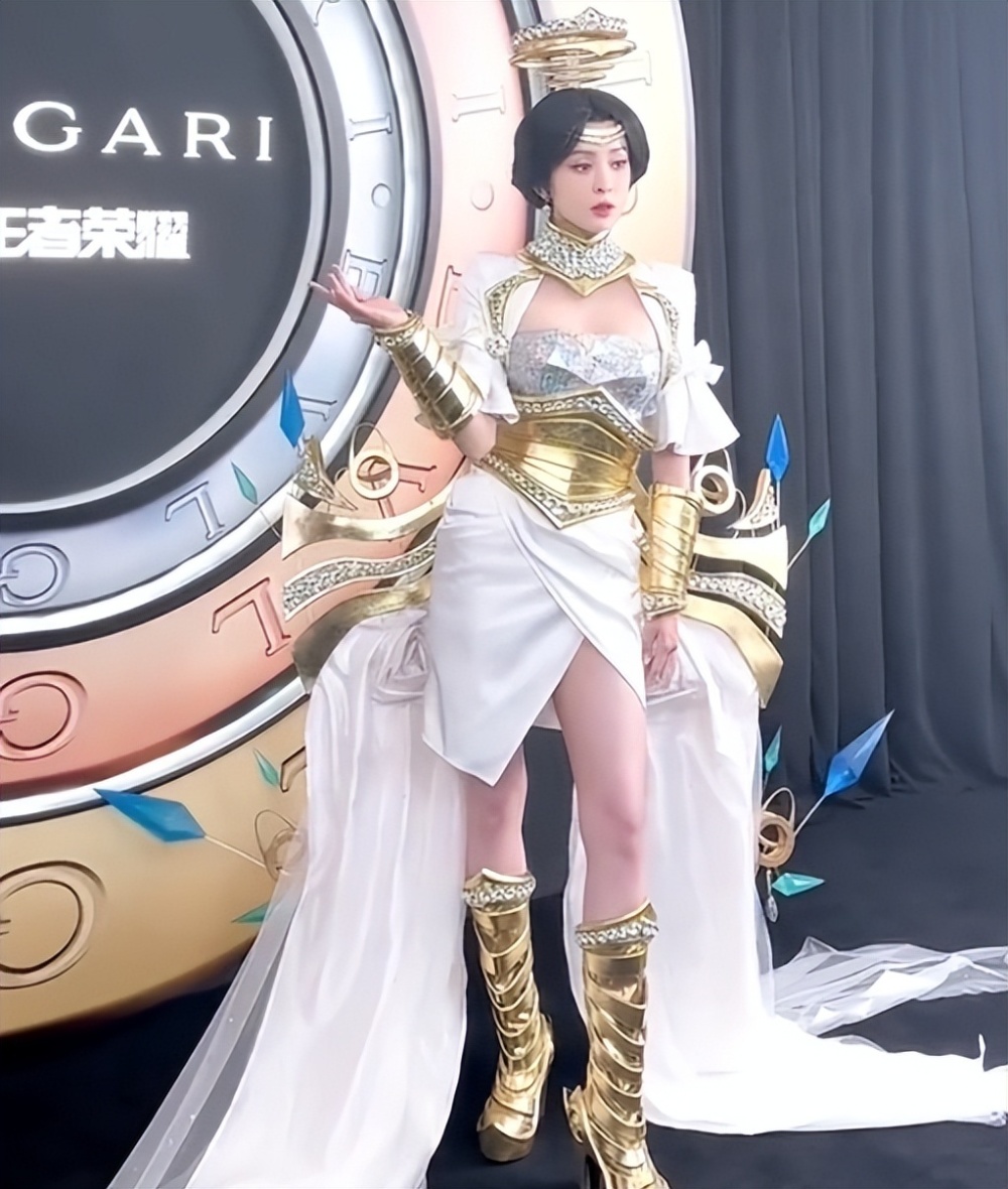 芈月宝格丽皮肤来袭,金光钻石闪耀,古力娜扎cos还原,太美了插图2