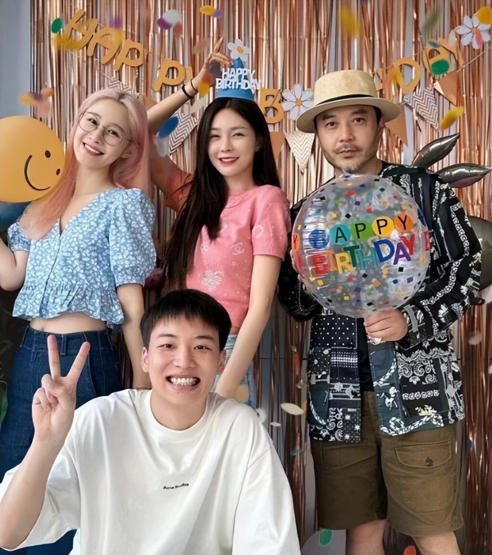 沈梦辰34岁生日会现场,汪涵杨迪梁田现身捧场,未见丈夫杜海涛