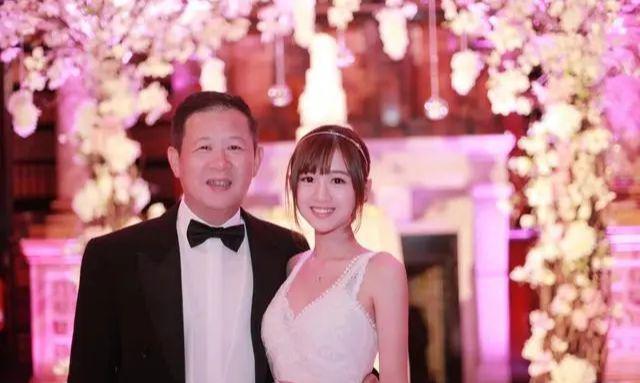 知名体育品牌老总嫁女,现场名流云集,新娘美丽端庄,新郎同样来自豪门