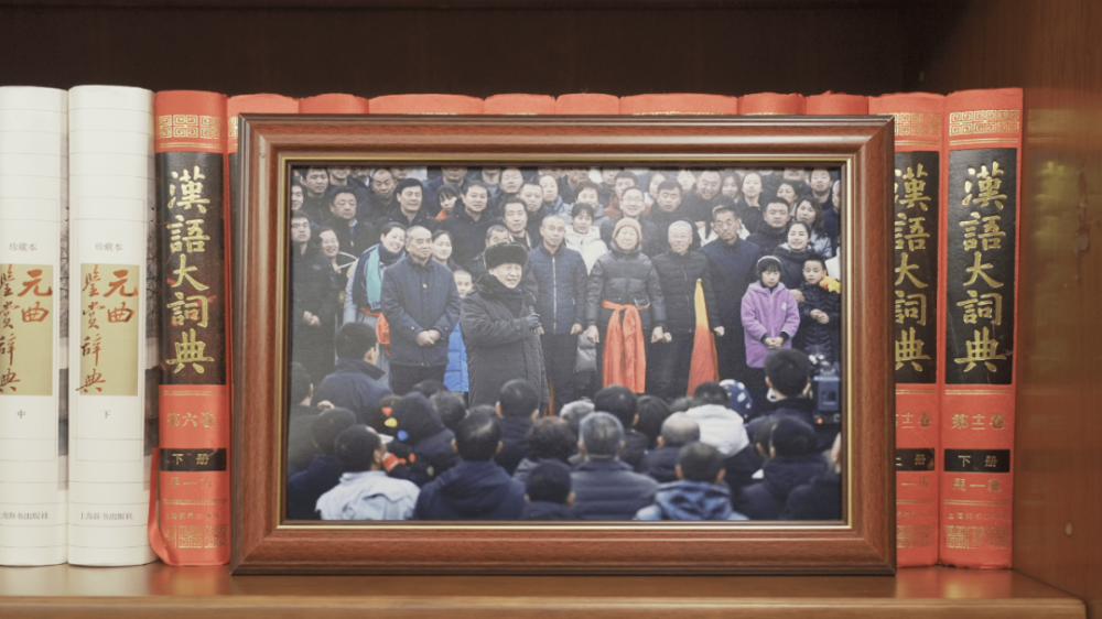 习主席书架上的照片，记录了哪些珍贵瞬间三国演义2023已更新(今日/新华网)