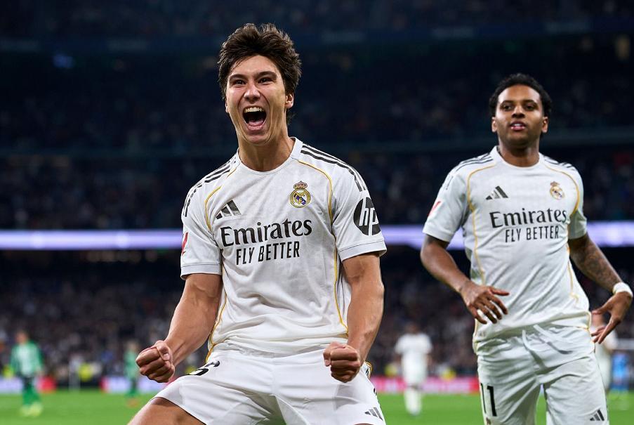 21歲超星帽子戲法，一戰比肩兩大傳奇，皇馬5-1復仇貝蒂斯奪4連勝 - 