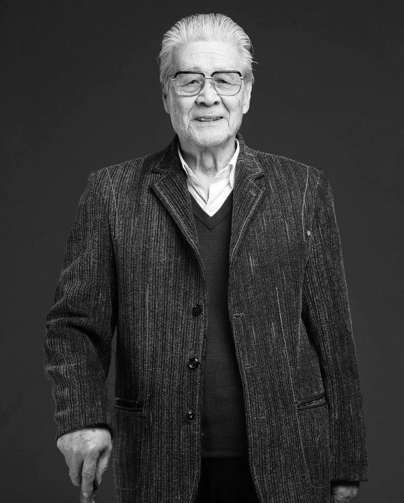 蓝天野:白天是演员,晚上是特工,94岁获七一勋章,95岁遗憾病逝