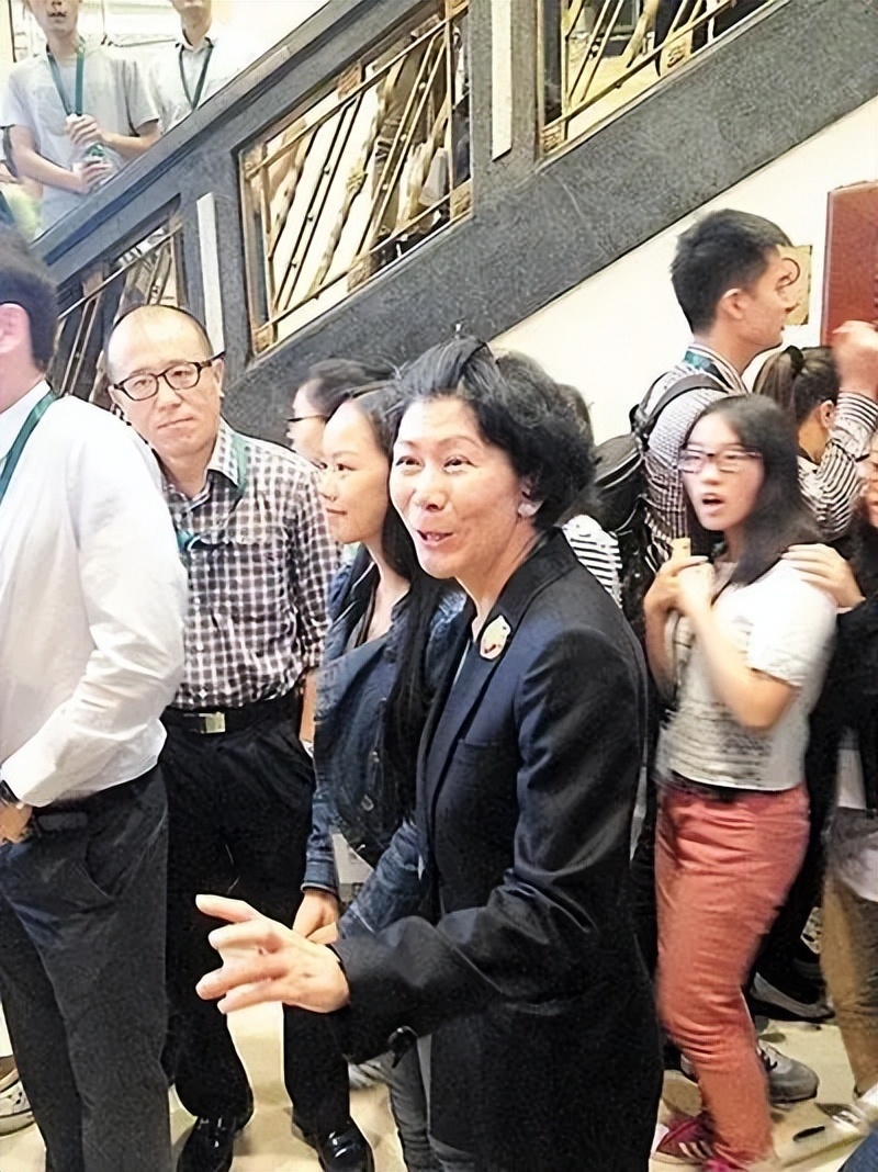 周凯旋首进香港富豪榜,坐拥23亿美元_腾讯新闻