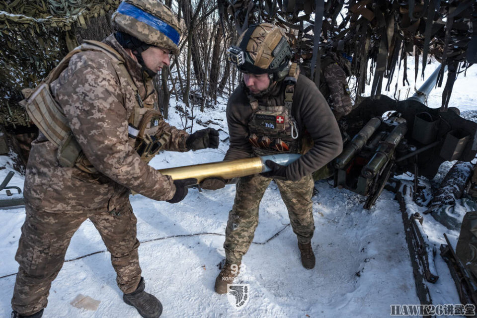 乌克兰第93独立机械化旅宣传图 80年老炮与白胡子老兵在前线苦战_腾讯