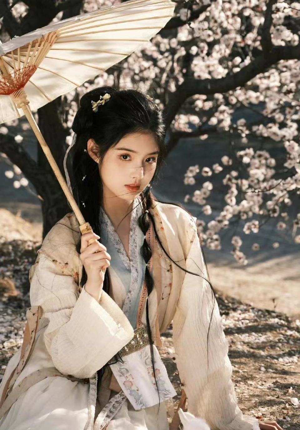 00四小花合体封面艾米,赵晴,胡连馨…上榜,都很美但人气低,你认识谁?