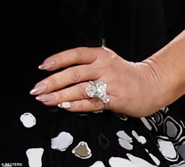 得女魔头真传不再当"暴露狂"?