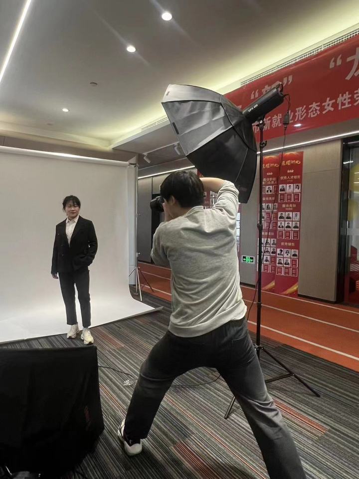 遇见一个更美的自己不施粉黛的女汉子变女神