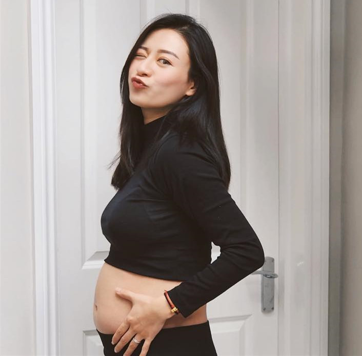 曹云金前女友晒孕妇照,穿露腰装皮肤白皙手臂纤细,嫁富商很幸福_腾讯