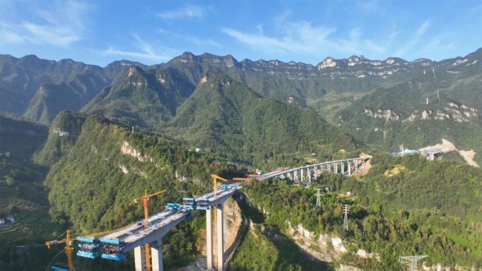 渝湘复线武隆至道真段高速公路项目江龙高速项目起于云阳县江口镇,止