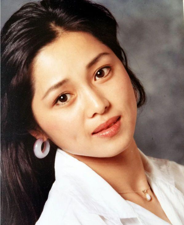 红楼第一美秦可卿,离开国内赴美留学,三十年后生活如何?