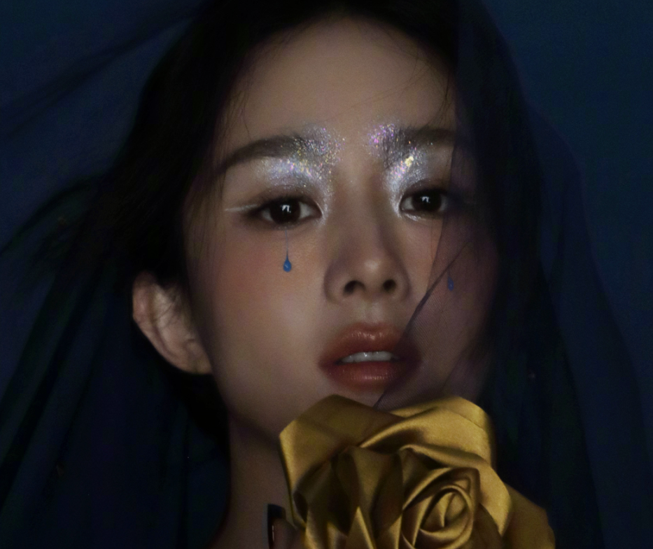 赵丽颖新造型出炉妆容脏发丝乱面部凹陷引发翻车争议