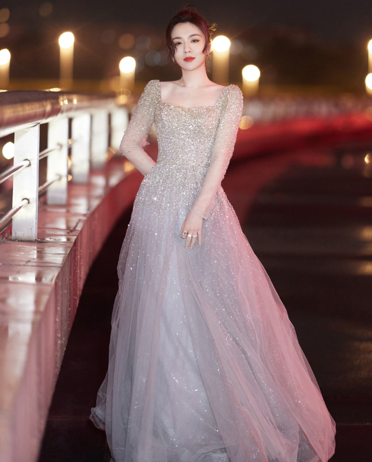 但也有的人一提到她就会想到方依依,茅小春,王小米,小晴天,廖望等