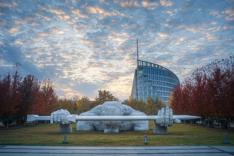 第七位的是中国的国防科技大学,排名第八位的是中国的北京理工大学