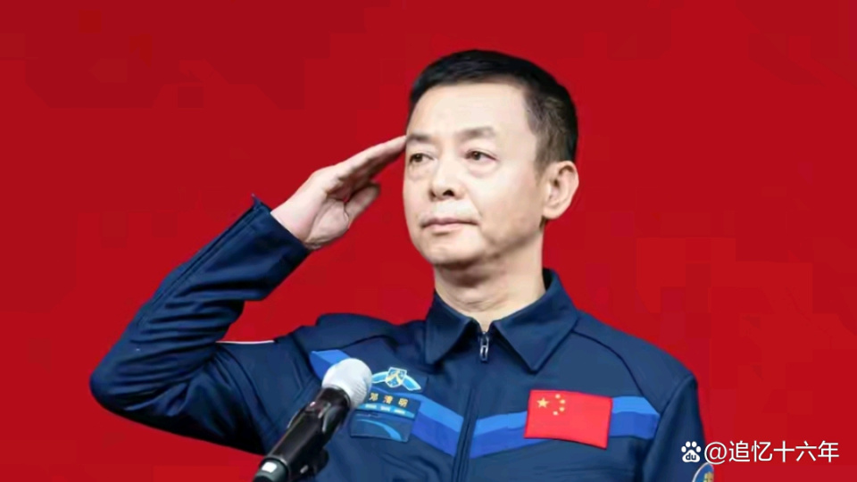 57岁的航天员邓清明,坚守飞天梦25年,这次距离晋升少将不远了