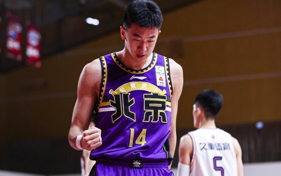 宏远首发大前锋到位!马上跟队训练,苦练力量宏远要求太高?