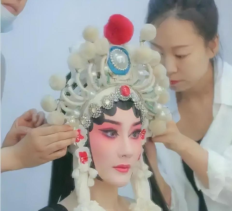 原来主角最招人恨的她，竟是星二代，母亲是国家一级演员_腾讯新闻