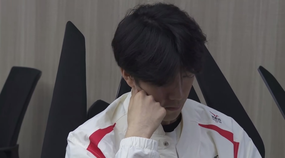 theshy素质三连图火了,爆笑流酒桶登场,撞墙空大