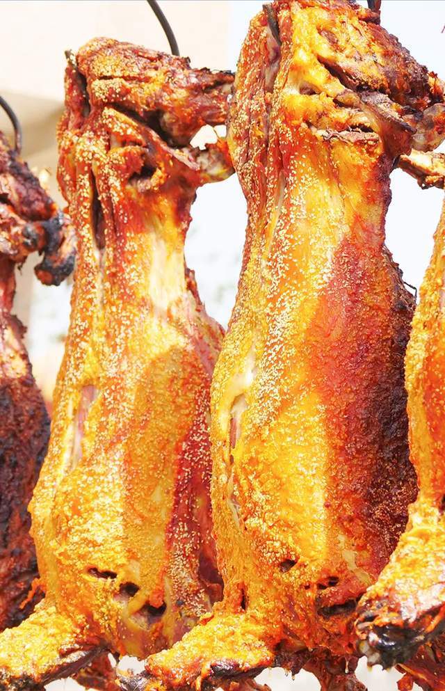 从烤全羊到蒙古包,从马头琴到那达慕,我们在网上看到的大部分和内蒙古