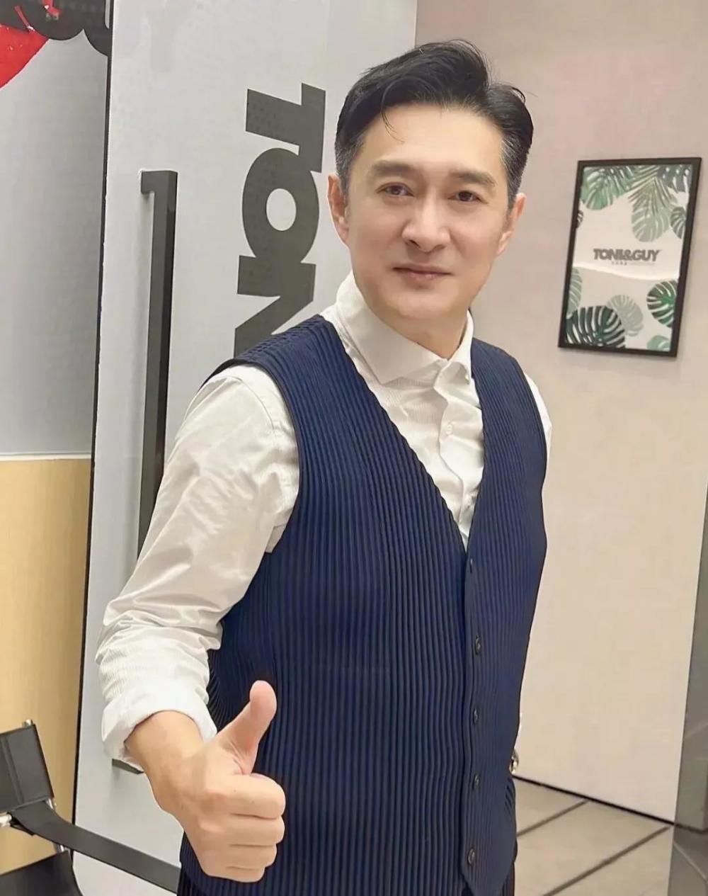 爱国艺人黄安回台湾过年时隔3年见到母亲90岁母亲失忆症恢复