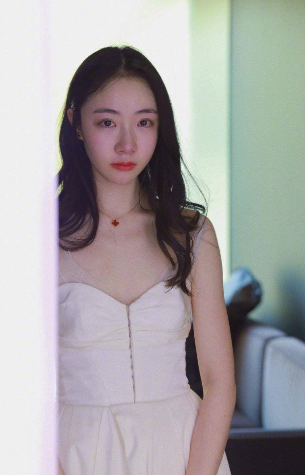 霍尊赢了!同居9年的前女友将入狱,如今陈露乞求轻判将公开道歉