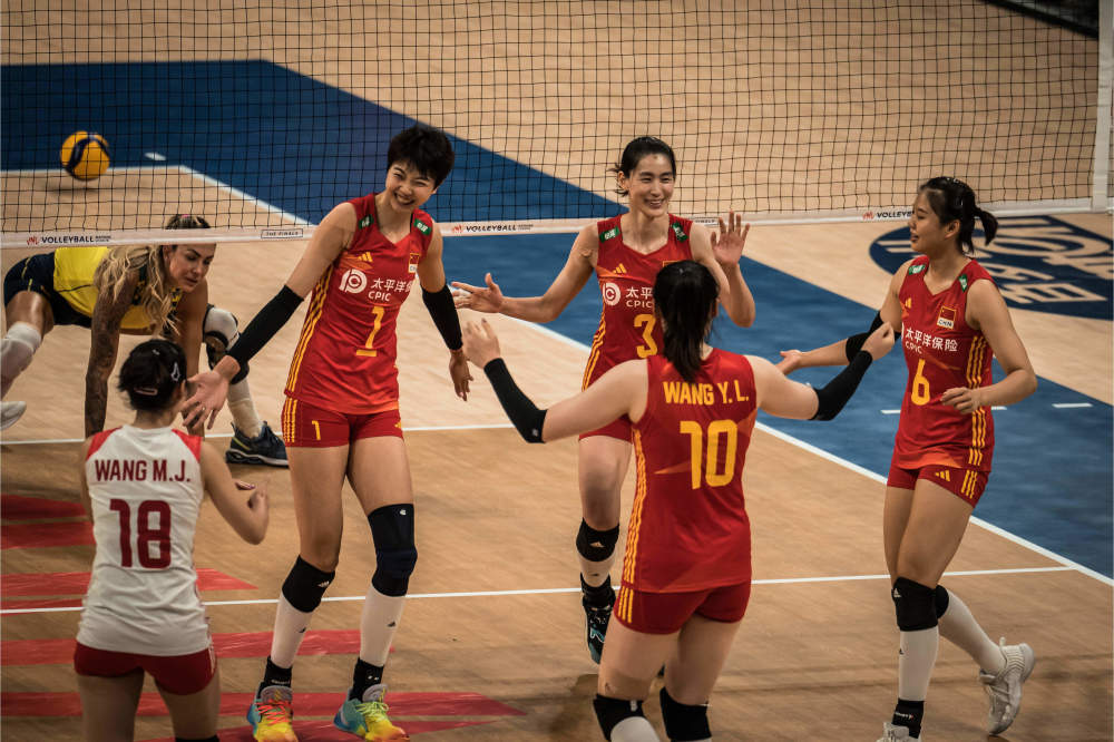 女排四强全部产生意大利03被淘汰中国女排成功晋级