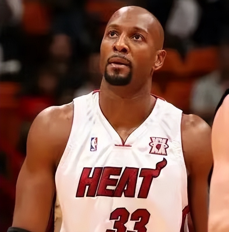 历史级内线沃尔特贝拉米也进入了这一档当中,他是尼克斯名宿,虽然生涯