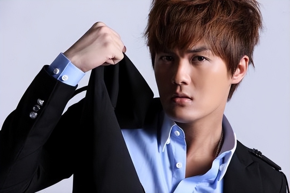 歌手吴克群公开道歉引热议,原因让人意想不到,网友直呼太暖心