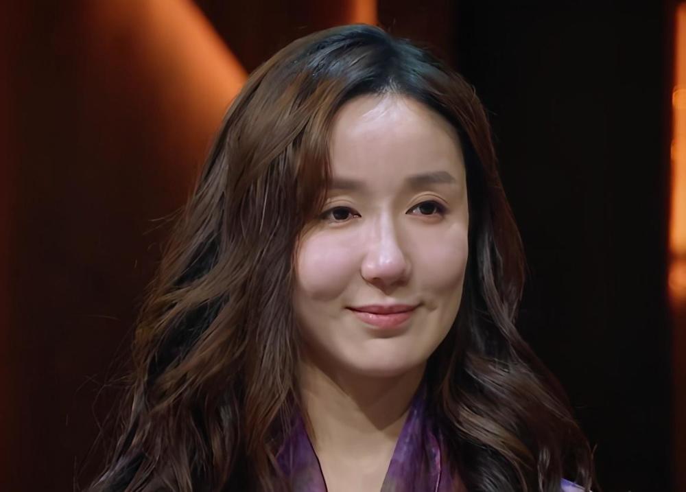 2023年红毯翻车现场:谢娜脸垮怪异,汤唯勒出赘肉,段奕宏认不出_腾讯