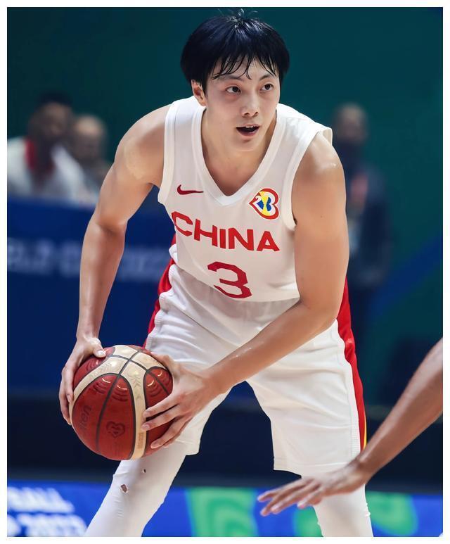 胡明轩轰20 4真硬气,赵继伟却还在隐身