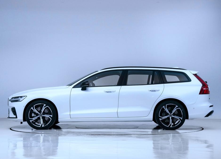 想要舒适旅行沃尔沃v60旅行车的造型和空间满足你的需求