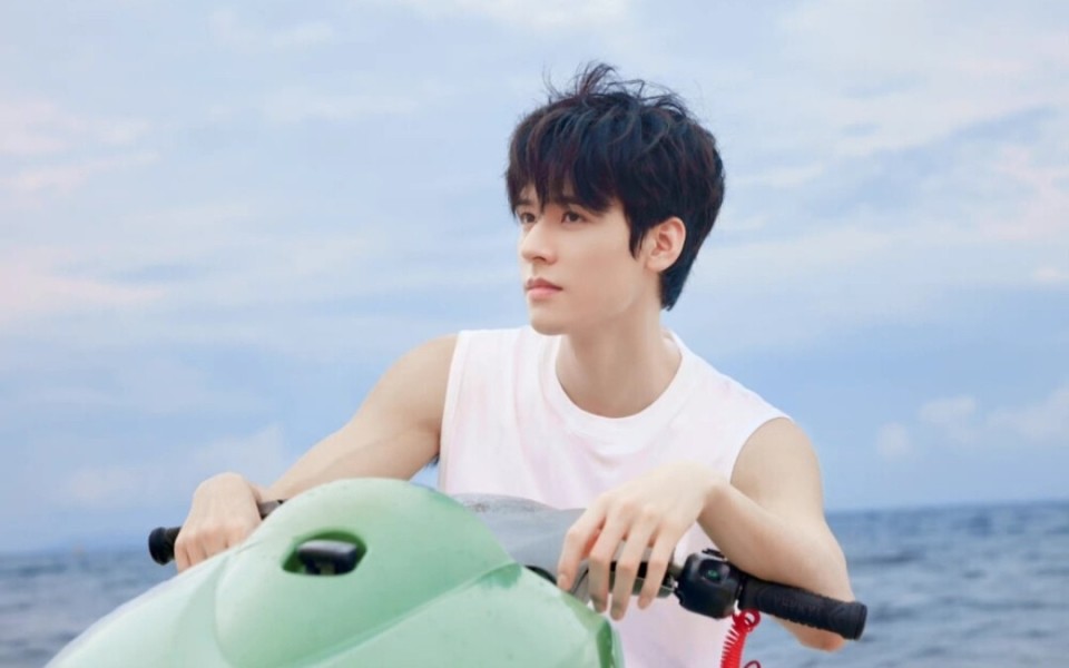 颜值在线演技惊艳,性格幽默开朗,这样的龚俊谁能不喜欢呢?