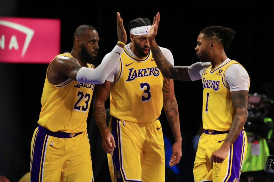 湖人球星分享季内锦标赛如果拿到50万美元奖金,自己对它的使用-腾讯