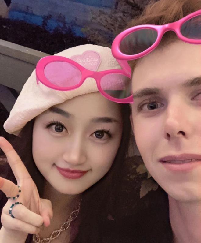 我俄罗斯男孩,爱上中国女孩后,因为没有经验,我们签订恋爱协议