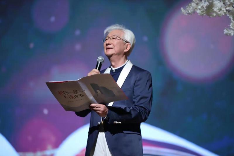 本次朗诵会分为《和你一起读世界》《把世界读给你听》《阅读你的世界