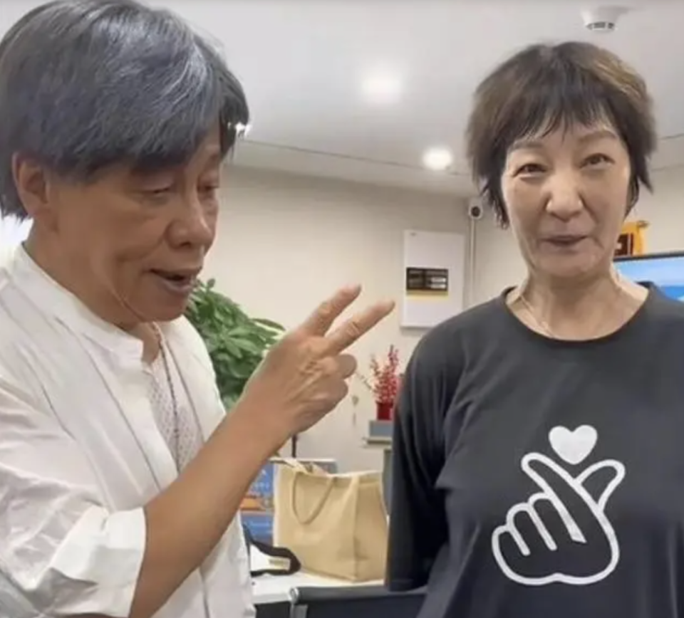 68岁米雪对比59岁雪梨:一个红光满面,一个「一脸褶子」不敢认了