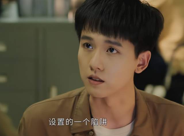 《破茧2》首播口碑不低,昆虫探案故事新颖,刑侦悬疑剧又出黑马?