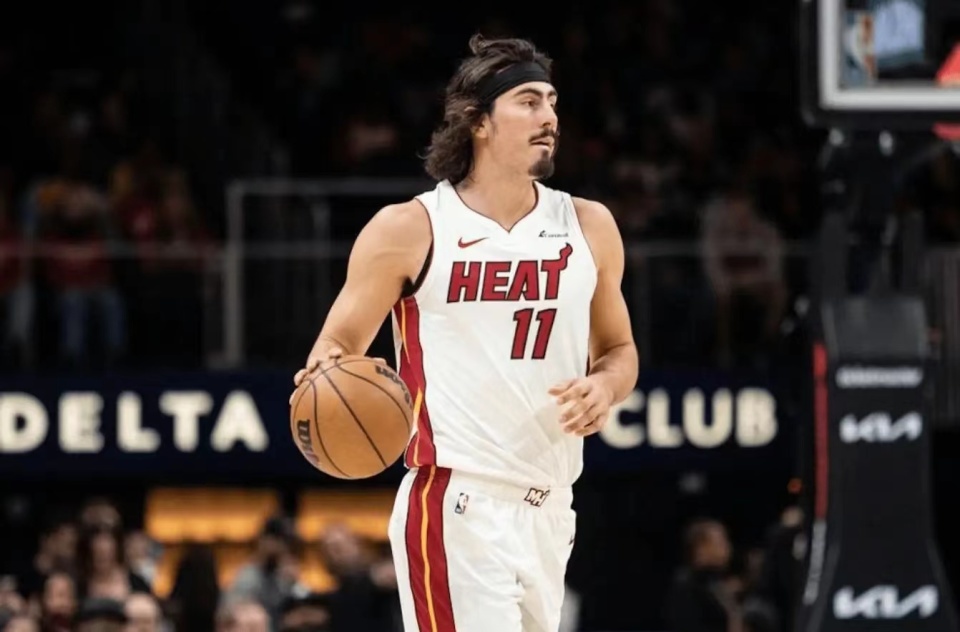 而说到了哈克斯就不得不提湖人,哈克斯是热火在首轮18顺位拿下的球员