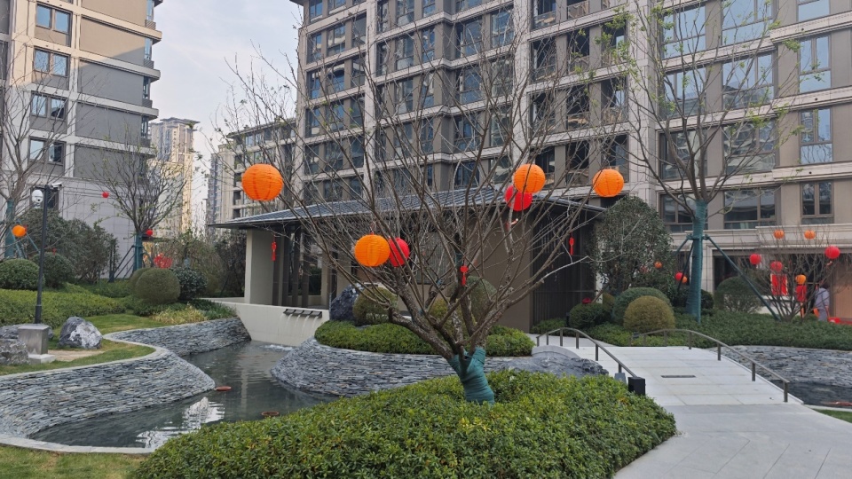 红盘再交付，实探政务东板块的滨河湾C地块和D地块！_腾讯新闻