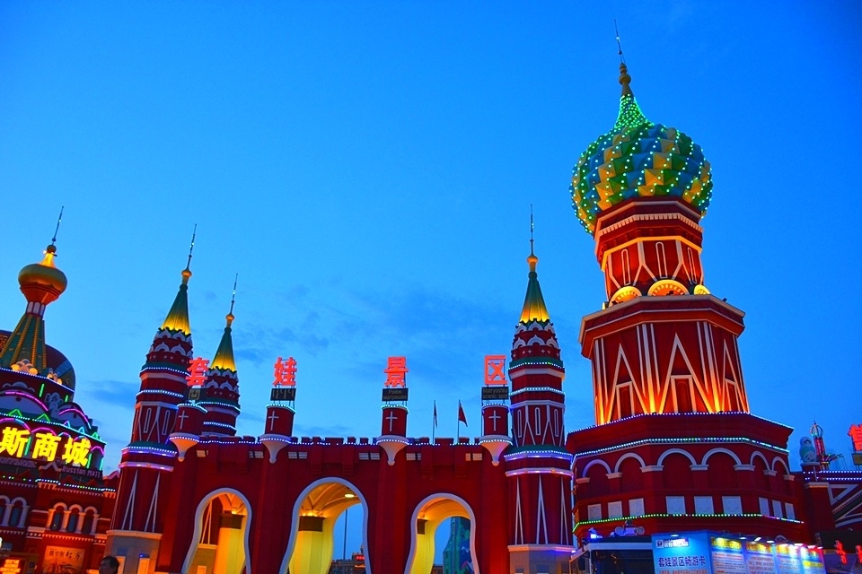 满洲里套娃广场之夜